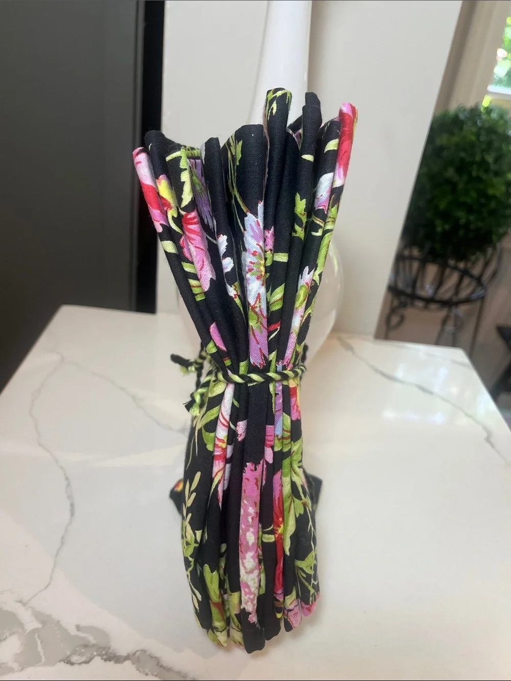 April Cornell Freesia Floral Napkins  Set of 10  Black Pink Green Cottage NWT